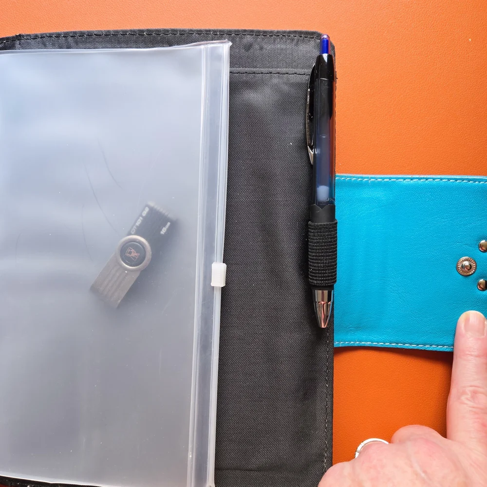 Blue Leather Day-Timer Planner With Snap Closure, Pocket & Notebook 8.5 x 5.5 Pg